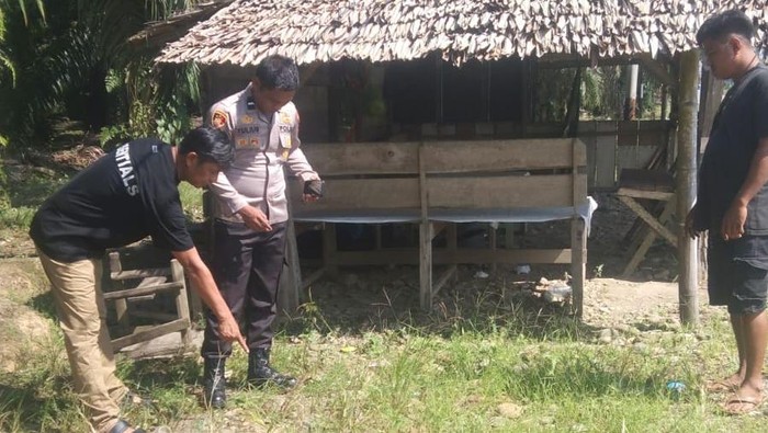 Polisi mendatangi TKP penikaman pemuda di Luwu Timur.