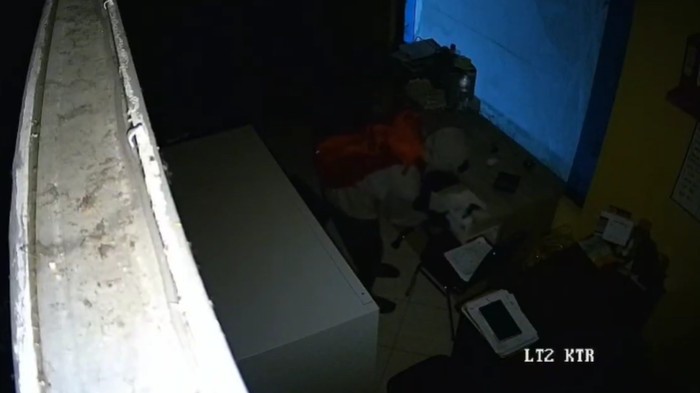 Pria di Makassar mencuri brankas perusahaan Rp 400 juta.