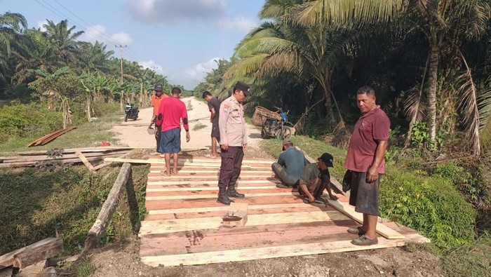 Progres jembatan di Kabupaten Bengkalis, Riau.