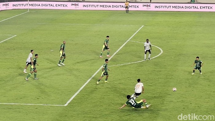 Laga PSS Sleman vs Persiku Kudus di Stadion Maguwoharjo, Sleman, Senin (20/4/2026).