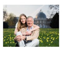 Selagi Putri Eleonore resmi memasuki usia dewasa, kerajaan Belgia mengunggah foto-foto untuk merayakannya. Salah satunya menunjukkan foto gadis itu bersama sang ayah di depan kediaman istana mereka. Foto: Instagram
