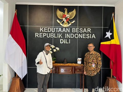 Rahmi Shofia atau dikenal Mimi Campervan saat berkeliling Indonesia