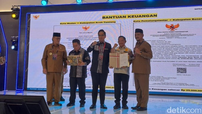 Rapat Kerja (Raker) Asosiasi Pemerintah Kota Seluruh Indonesia (Apeksi) Komisariat Wilayah (Komwil) I di Banda Aceh, Senin (20/4/2026)