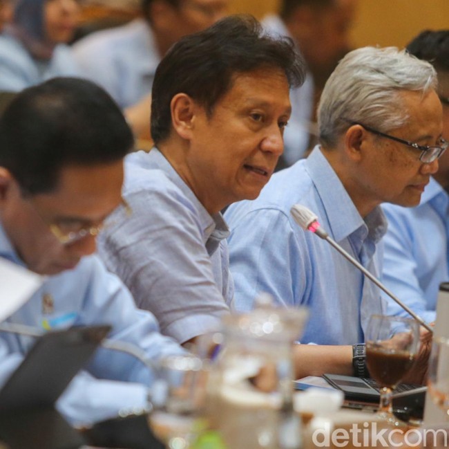 Rapat di DPR, Menkes Beberkan Penanganan KLB Campak