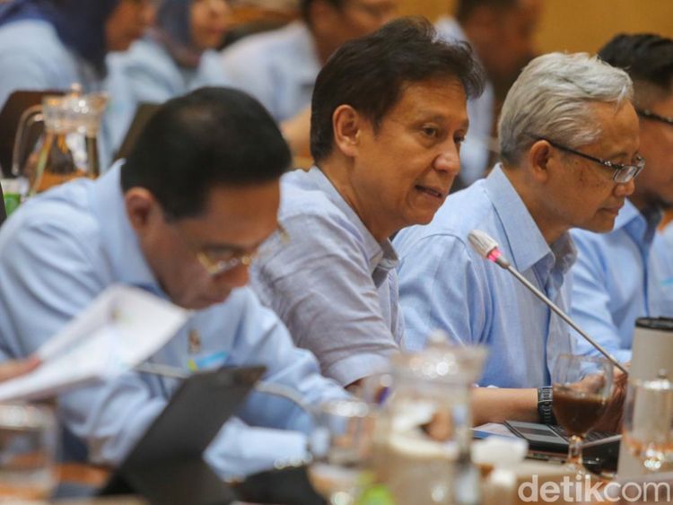 Rapat di DPR, Menkes Beberkan Penanganan KLB Campak