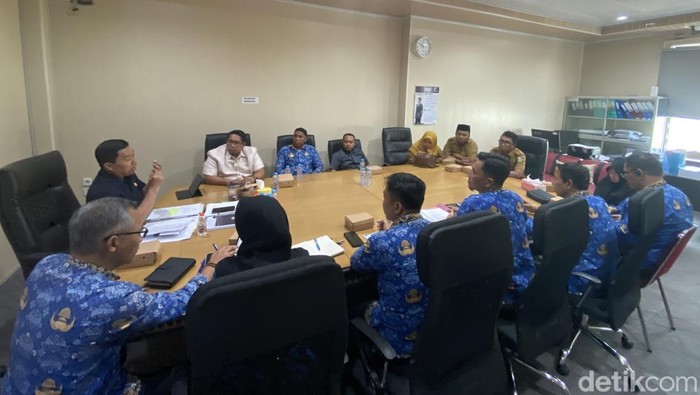 RDP DPRD terkait gaji guru PPPK paruh waktu yang belum dibayar 4 bulan.