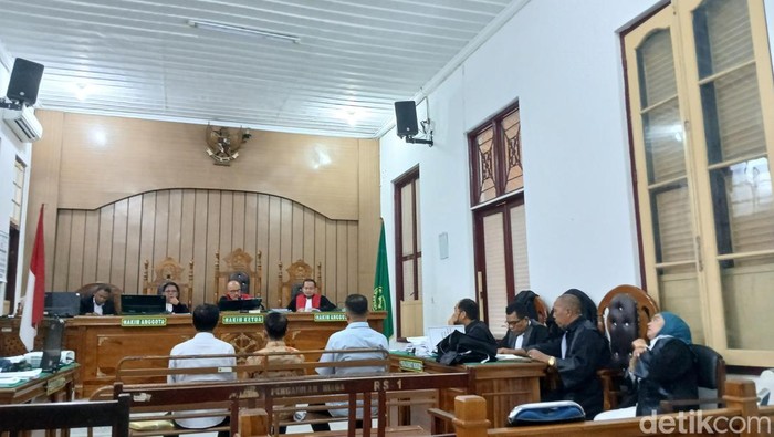 Sidang dakwaan kasus dugaan korupsi PSR Rp 1,9 M Dinas Pertanian Madina di PN Medan, Senin ( 20/4/2026). (Juita Sinuhaji/detikSumut)