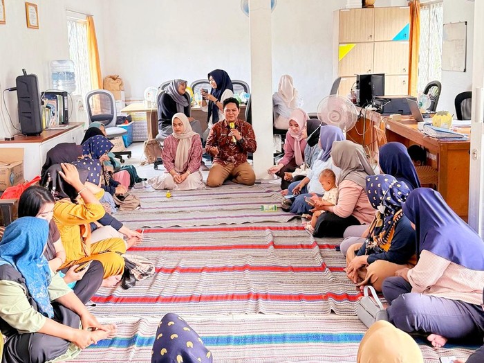 Sosialisasi Tim Pendamping Keluarga (TKP) di Kelurahan Karawang Wetan, Kabupaten Karawang