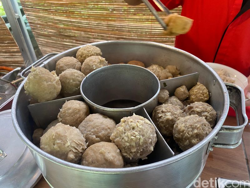 Susia Garden: Adem! Makan Bakso Cirawang di Tengah Kebun 'Tersembunyi' di Jaksel
