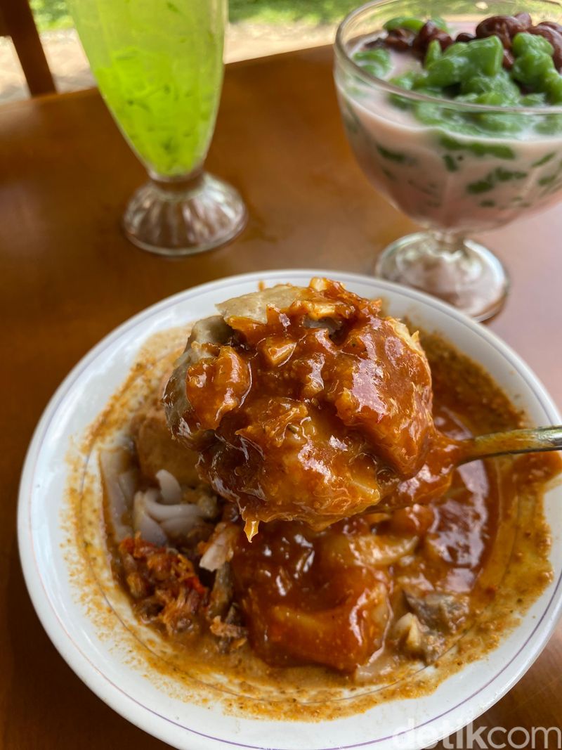 Susia Garden: Adem! Makan Bakso Cirawang di Tengah Kebun 'Tersembunyi' di Jaksel Susia Garden: Adem! Makan Bakso Cirawang di Tengah Kebun 'Tersembunyi' di Jaksel
