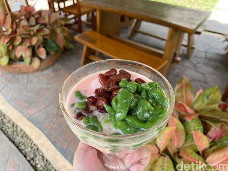 Susia Garden: Adem! Makan Bakso Cirawang di Tengah Kebun 'Tersembunyi' di Jaksel Susia Garden: Adem! Makan Bakso Cirawang di Tengah Kebun 'Tersembunyi' di Jaksel