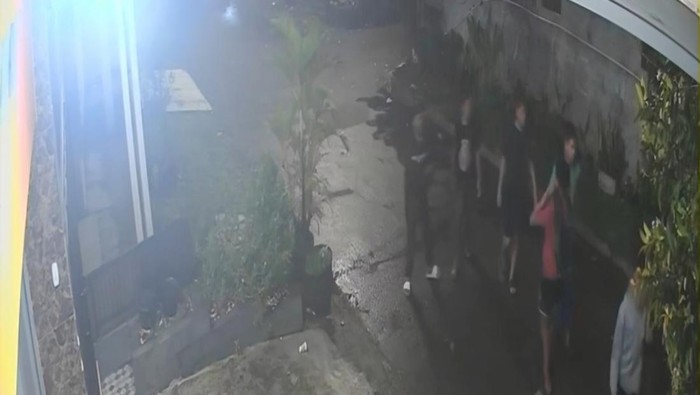 Tangkapan layar CCTV yang viral menunjukkan bully di Cimahi