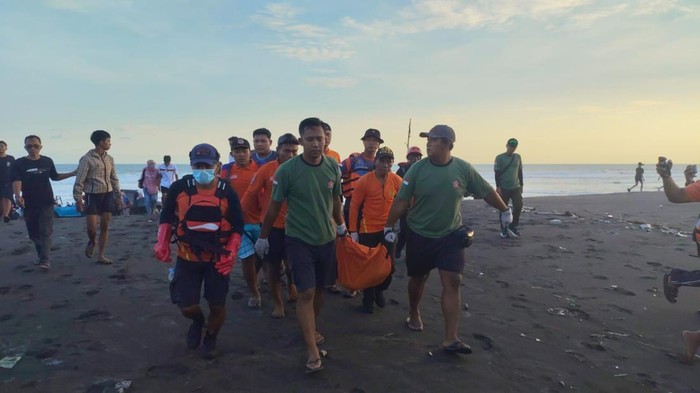 ABG Hanyut Saat Surfing di Parangtritis Ditemukan Tewas