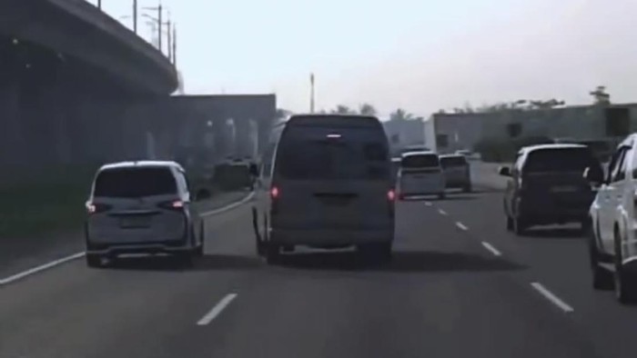 Travel ugal-ugalan di Tol Padaleunyi