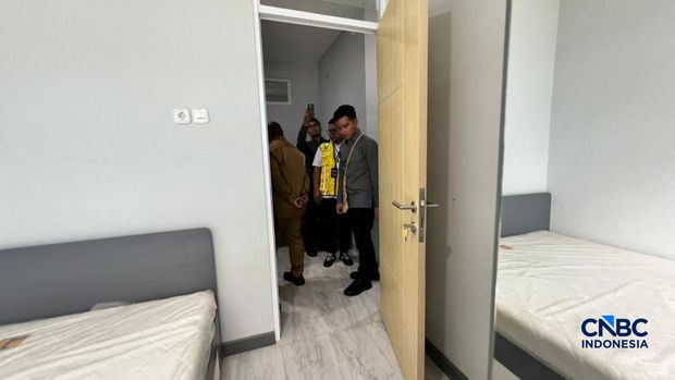 Wakil Presiden Gibran Rakabuming meninjau pembangunan rusun ASN di Nabire, Papua Tengah. (CNBC Indonesia/ Halimatus Sa'diyah)