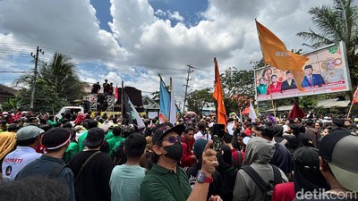 Suasana Aksi 21 April di Kaltim: Kala Baliho DPRD Diganti Tuntutan Massa