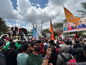 Suasana Aksi 21 April di Kaltim: Kala Baliho DPRD Diganti Tuntutan Massa