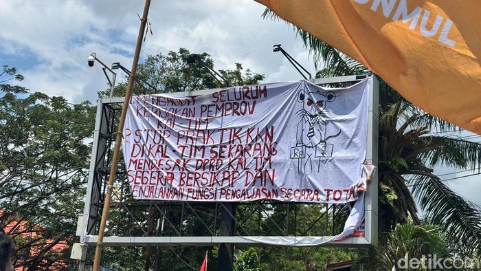 Kemendagri menyoroti demonstrasi terhadap Gubernur Kalimantan Timur, Rudy Masud. Kemendagri mengatakan banyak aduan terkait Rudy.

