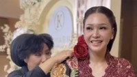 Unggahan itu langsung mendapatkan komentar dari netizen. Mereka memuji kecantikan Maia Estianty. Foto: dok insatgram Anne Avantie