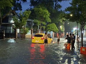 Bojonegoro Diguyur Hujan Deras, Jalan Protokol Terendam Banjir 50 Cm