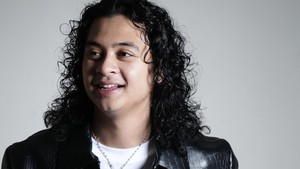 Lets go dengerin lagu baru Bastian Steel, Tergila Gila, di berbagai platform musik digital. (Foto: ist)