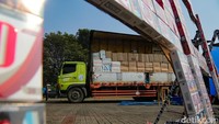 Sepanjang 2025, DJBC Banten mencatat 920 kali penindakan. Hasilnya, 82,4 juta batang rokok ilegal berhasil diamankan, disusul ribuan liter minuman beralkohol.