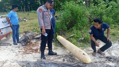 Penemuan Benda Diduga Torpedo Gegerkan Warga Pesisir Sumenep