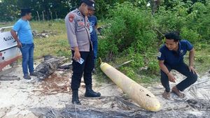 Penemuan Benda Diduga Torpedo Gegerkan Warga Pesisir Sumenep
