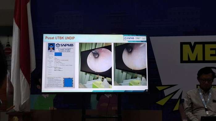 Berbagai modus kecurangan yang ditunjukkan pada konferensi pers di Pusat UTBK UNJ, Rawamangun, Jakarta Timur, Selasa (21/4/2026).