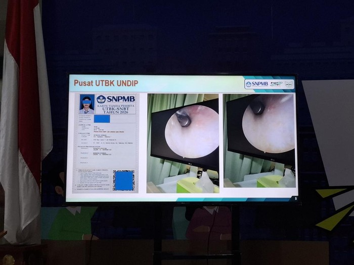 Berbagai modus kecurangan yang ditunjukkan pada konferensi pers di Pusat UTBK UNJ, Rawamangun, Jakarta Timur, Selasa (21/4/2026).