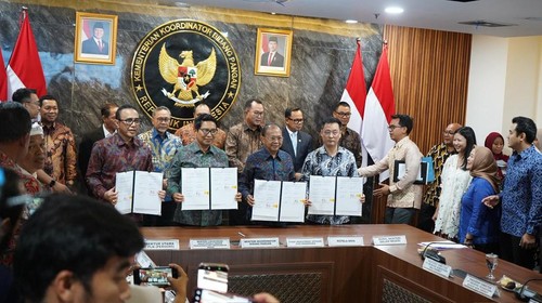 Bupati Wayan Adi Arnawa menandatangani Perjanjian Kerja Sama Pengolahan Sampah menjadi Energi Listrik (PSEL). (Pemkab Badung)
