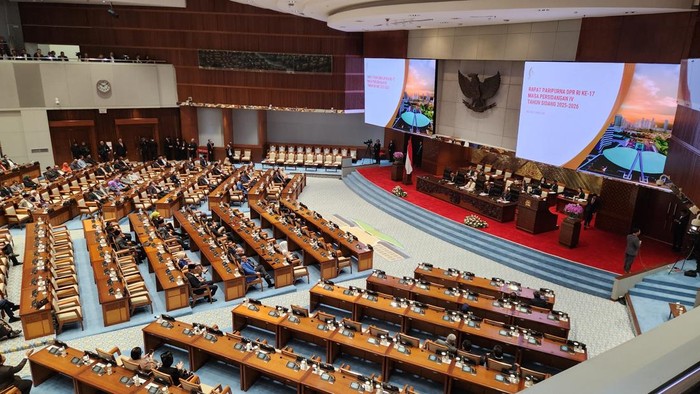 DPR menggelar rapat paripurna ke-17 masa persidangan IV tahun sidang 2025-2026. Sebanyak 314 anggota DPR hadir dalam rapat paripurna.