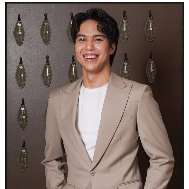 Gaya El Rumi Pakai Jam Rolex di Bachelor Night, Auranya Beda Jelang Nikah