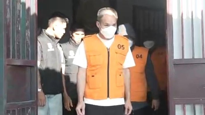 Kantor Imigrasi Gorontalo deportasi 4 WNA China karena menyalahgunakan izin tinggal dan membawa sampel tanah dari lokasi pertambangan di Buol.