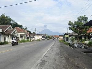 Gunung Semeru Erupsi 3 Kali Pagi Ini, Tinggi Letusan Capai 1.000 Meter