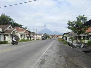 Gunung Semeru Erupsi 3 Kali Pagi Ini, Tinggi Letusan Capai 1.000 Meter
