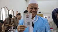 Selanjutnya, jemaah melakukan aktivasi kartu Nusuk sebagai identitas resmi digital dan fisik dari Pemerintah Arab Saudi