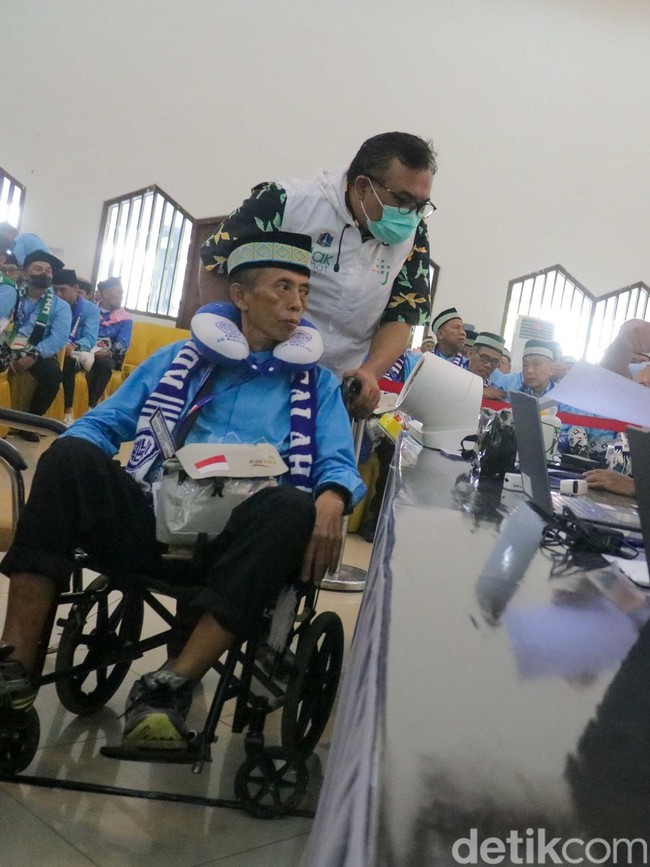 Jemaah Haji Jalani Cek Kesehatan dan Pendataan di Pondok Gede