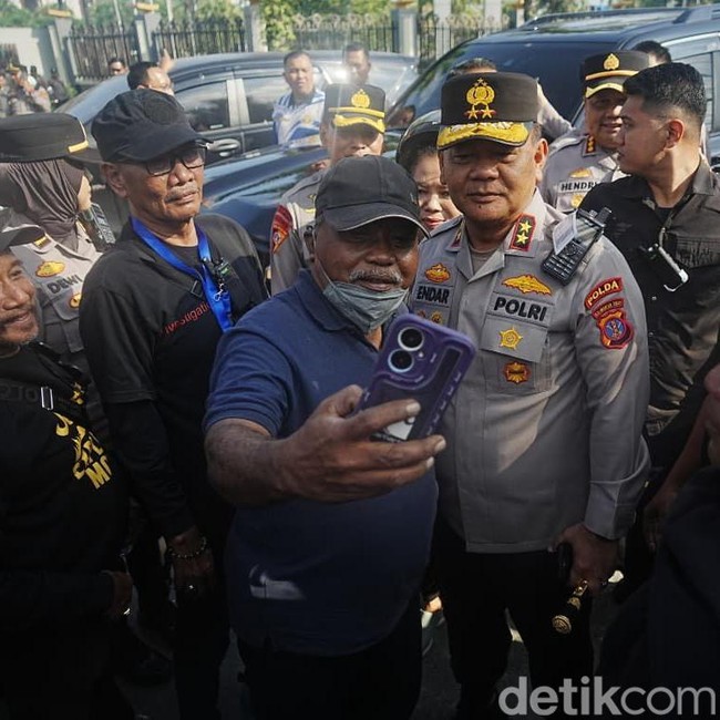 Kapolda Kaltim dan Kapolresta Samarinda Temui Massa Aksi 21 April