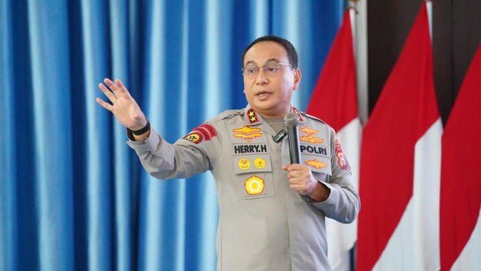 Kapolda Riau Irjen Pol Herry Heryawan meminta jajarannya untuk mengantisipasi potensi gejolak imbas kenaikan harga BBM saat kunjungan di Polres Siak, Selasa (21/4/2026).