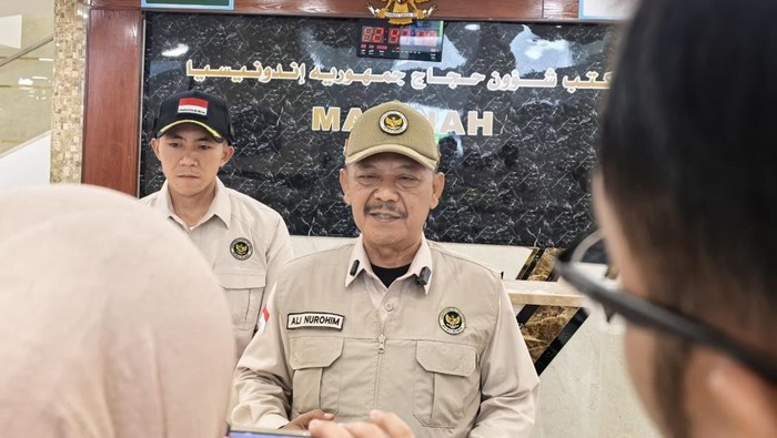 Kepala Seksi Perlindungan Jamaah (Linjam) Daerah Kerja Madinah Ali Nurohim di kantor Daker Madinah, Senin (20/4/2026).