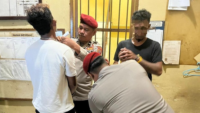 Kedua pelaku pembunuhan Nus Kei ditahan di rutan Mapolda Maluku setelah ditetapkan sebagai tersangka.