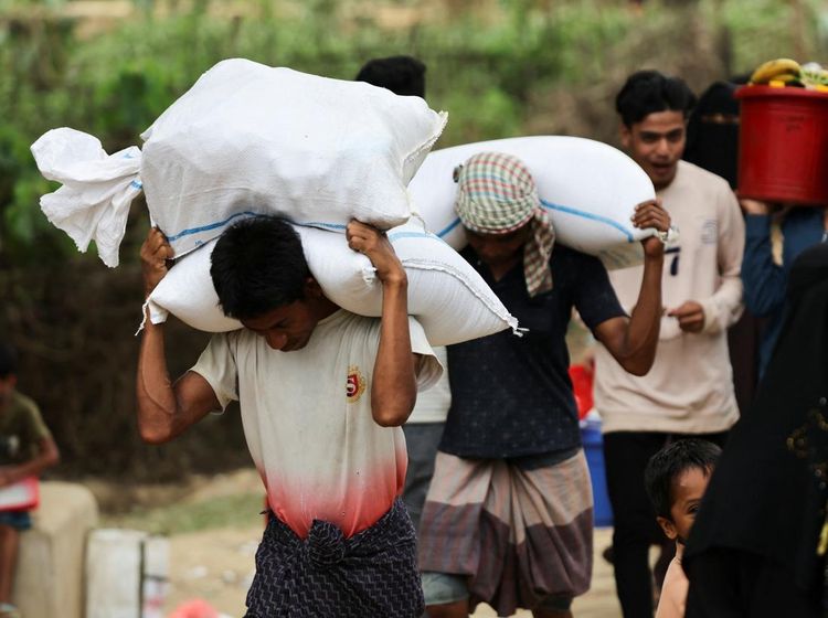 Kelaparan Mengancam, Rohingya Nekat Pertaruhkan Nyawa