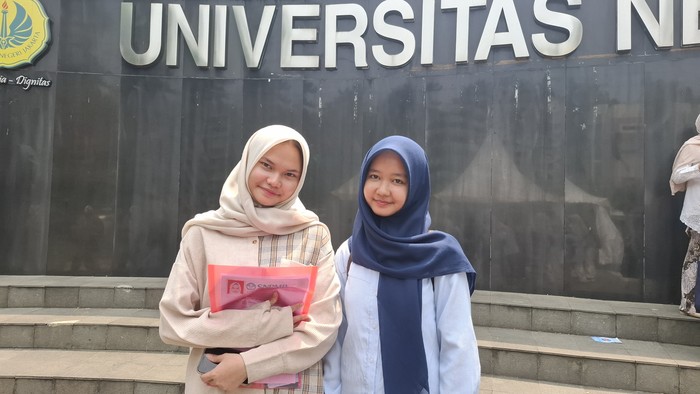Khalisha Bachtiar dari SMA Dewi Sartika dan Verly Mutia Putri dari SMA 1 Pekanbaru Jalani UTBK 2026 di UNJ