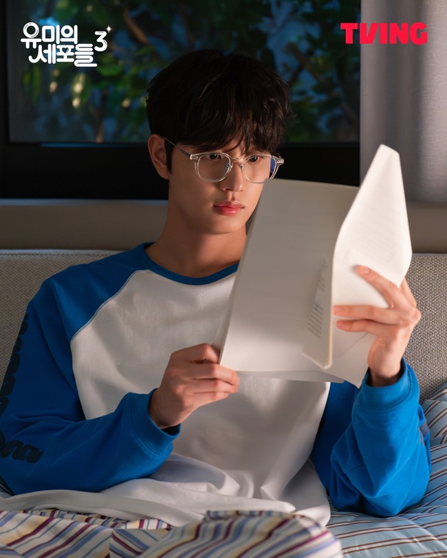 Kim Jae Won resmi memulai debut akting lewat drama Korea Our Blues pada 2022. Namanya semakin banyak dikenal setelah membintangi Hierarchy dan The Art of Sarah. Foto: Instagram