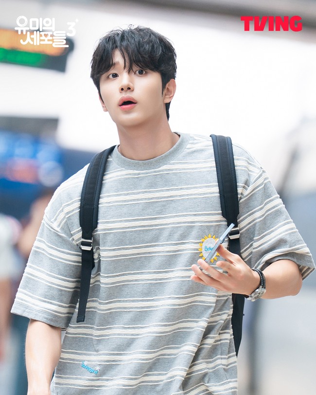 Kehadiran Kim Jae Won mengguncang sel cinta Kim Go Eun. Sosok pria muda yang dingin, rasional, dan orang rumahan, persis seperti yang digambarkan dalam webtoon asli Yumi’s Cells. Foto: Instagram
