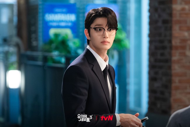 Hubungan cinta dan benci antara Kim Go Eun dan Kim Jae Won menjadi daya tarik drama ini. Awalnya Yumi merasa bermusuhan dengan Soon Rok karena ketidakcocokan. Secara bertahap, ia mulai luluh dengan act of service dari Soon Rok. Foto: Instagram
