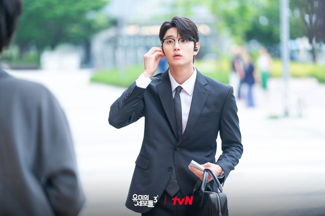 Baru-baru ini, Kim Jae Won dikonfirmasi akan membintangi film pertamanya bersama Chung Su Bin, My First Graduation. Sang aktor siap bertransformasi menjadi siswa psikopat yang diminta bantuan untuk merencanakan kematian temannya. Foto: Instagram