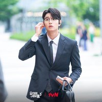 Baru-baru ini, Kim Jae Won dikonfirmasi akan membintangi film pertamanya bersama Chung Su Bin, My First Graduation. Sang aktor siap bertransformasi menjadi siswa psikopat yang diminta bantuan untuk merencanakan kematian temannya. Foto: Instagram