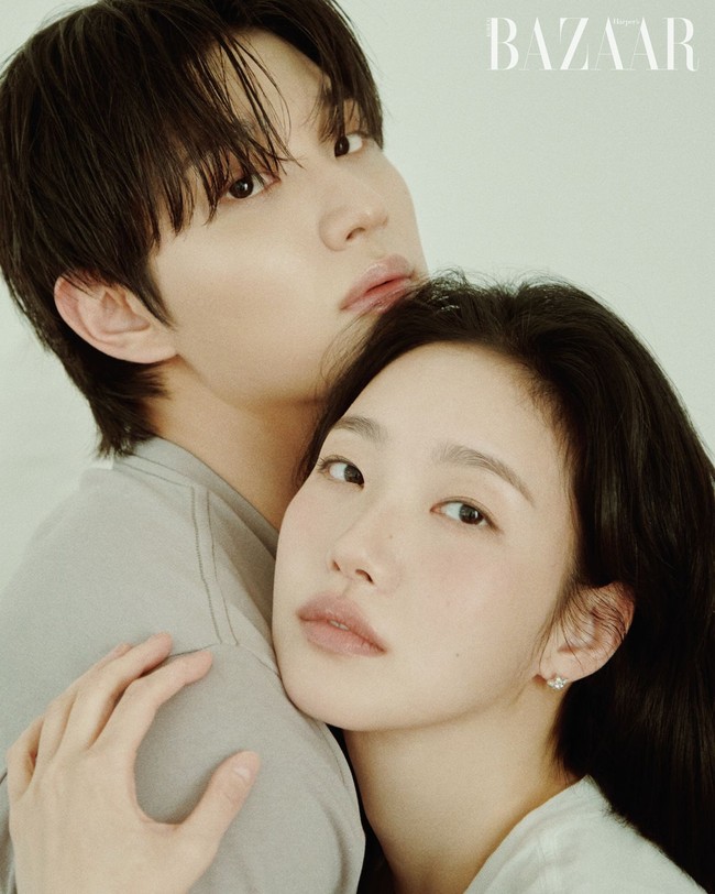 Dalam sebuah wawancara, Kim Go Eun mengaku baru pertama kali dipasangkan dengan aktor yang lebih muda dan orang itu adalah Kim Jae Won. Ia langsung meminta aktor kelahiran 9 Februari 2001 itu berbicara dengan nyaman, memakai bahasa informal saat pertama kali bertemu. Foto: Instagram